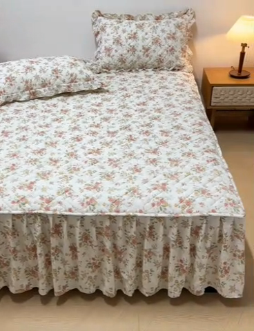 91家纺网 家纺一手货源 找家纺 屹成家纺 2025新款水洗泡泡棉床裙 繁花似锦