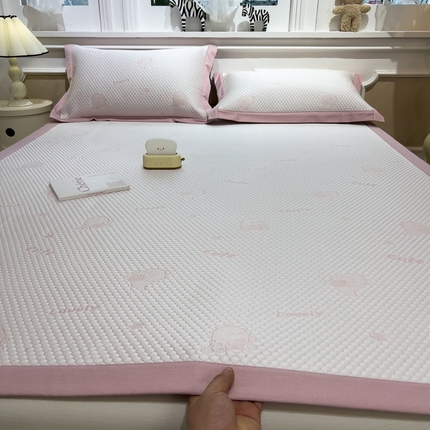 91家纺网 家纺一手货源 找家纺 （总）卡初家居（原微来） 2025新款舒睡冰豆豆抱抱龙系列席子凉席