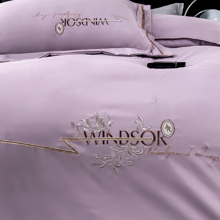 91家纺网 家纺一手货源 找家纺 曲之慕 2025新品四季款高端刺绣四件套简约可水洗轻奢纯色刺绣四件套 蒂尔淡紫