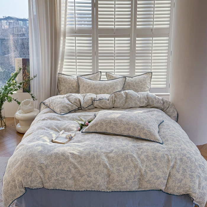 91家纺网 家纺一手货源 找家纺 金丝鸟家纺 2025新款全棉双层纱贝壳边四件套花卉系列 蓝色枝丫