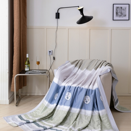 91家纺网 家纺一手货源 找家纺 棉生活家纺 2025新款春夏莫代尔天丝夏被 星痕绿