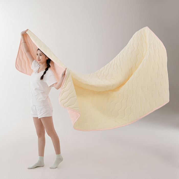 91家纺网 家纺一手货源 找家纺 圣楚 2025新款梦境凉感丝夏凉被 奶黄-淡粉