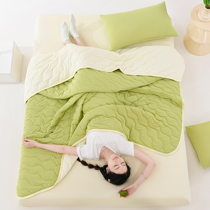 91家纺网 家纺一手货源 找家纺 圣楚 2025新款梦境凉感丝夏凉被 果绿-奶黄