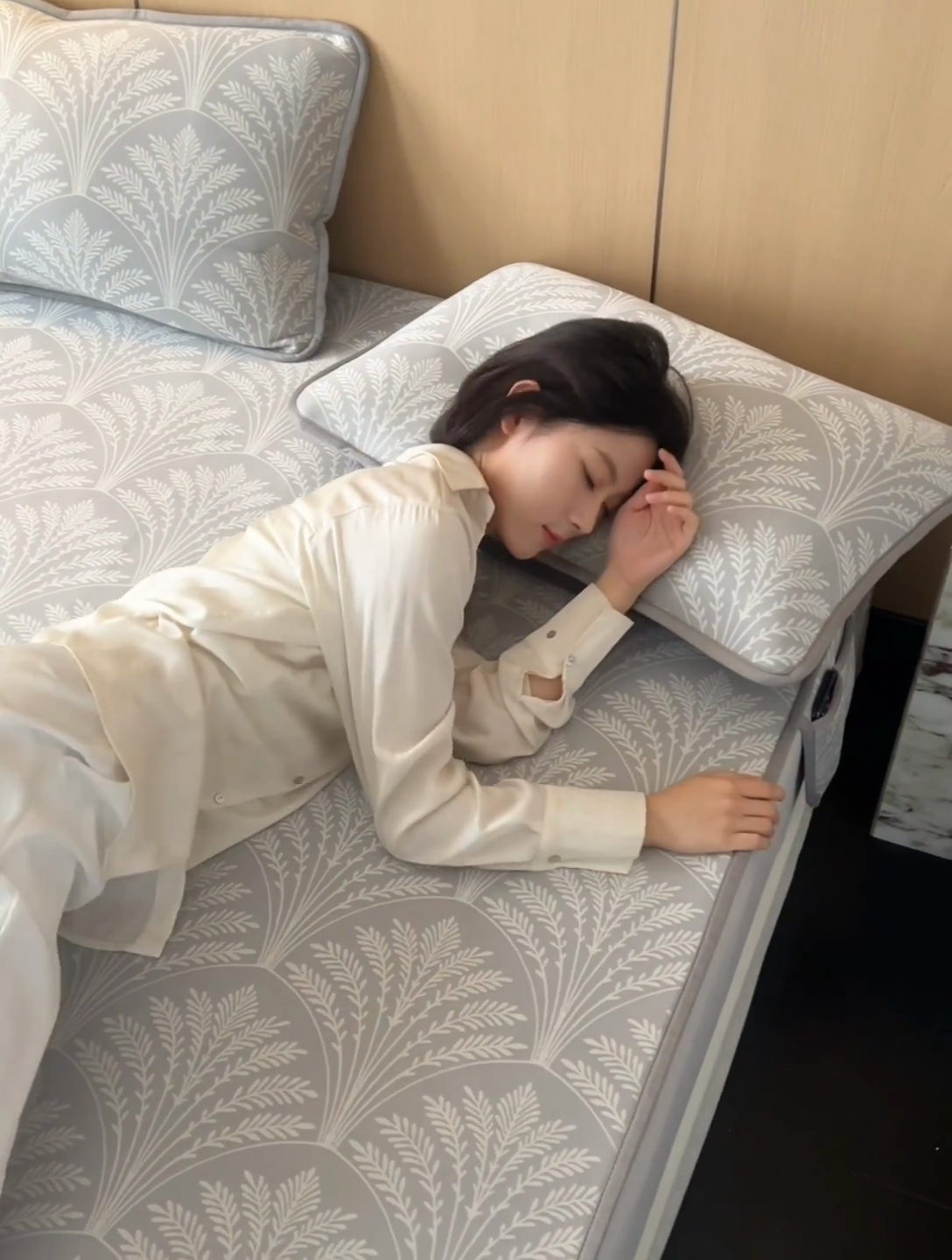 91家纺网 家纺一手货源 找家纺 千朵森 2025新款冰岛冰感丝床笠款凉席三件套-风格二 冰岛-山梗灰