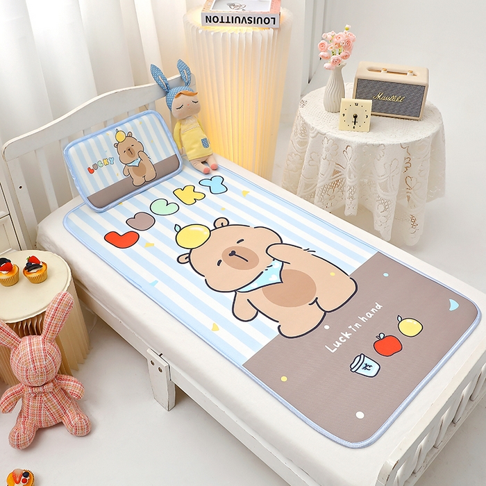 91家纺网 家纺一手货源 找家纺 八零年代 2025新品云柔牛奶丝儿童凉席套件条纹卡皮