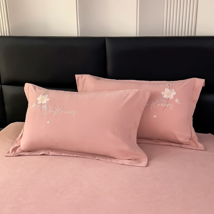 91家纺网 家纺一手货源 找家纺 曲之慕 2025新品四季款高端刺绣四件套简约可水洗轻奢纯色刺绣四件套 流光仙女粉