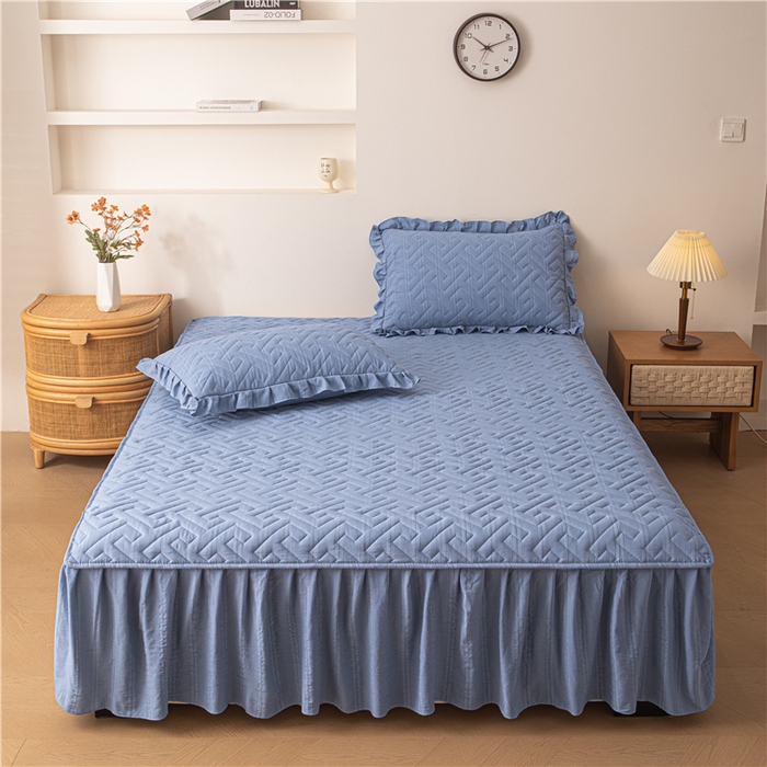 91家纺网 家纺一手货源 找家纺 屹成家纺 2025新款水洗泡泡棉床裙三件套 帝天蓝