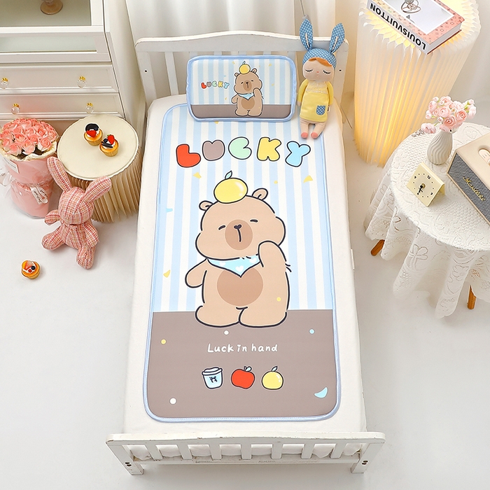 91家纺网 家纺一手货源 找家纺 八零年代 2025新品云柔牛奶丝儿童凉席套件条纹卡皮