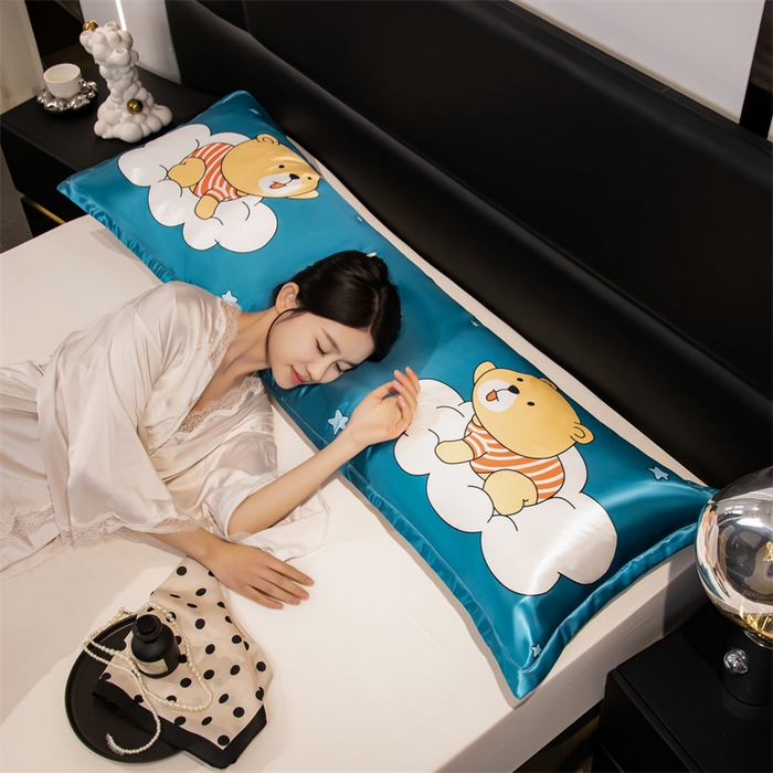 91家纺网 家纺一手货源 找家纺 梦舒羽 2025新款可水洗冰丝双人枕套凉爽情侣枕头套枕芯套 云端小熊