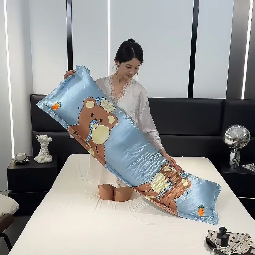 91家纺网 家纺一手货源 找家纺 梦舒羽 2025新款可水洗冰丝双人枕套凉爽情侣枕头套枕芯套 乖巧熊宝