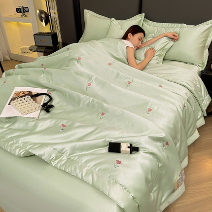 91家纺网 家纺一手货源 找家纺 满羽家纺 2025新款水洗冰丝刺绣夏被四件套 花朵绿