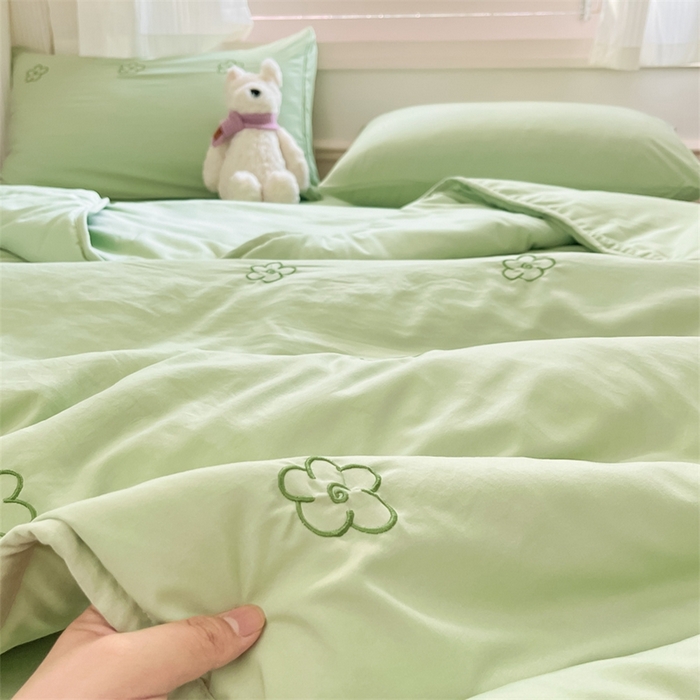 91家纺网 家纺一手货源 找家纺 盛秋家纺 2026新款A类水洗棉刺绣夏被 灰绿花朵