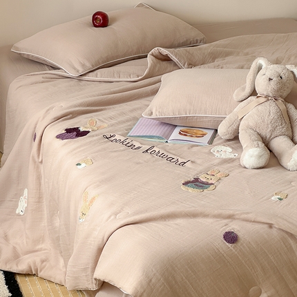 一加一 2025新款A类全棉双层纱皱皱纱毛巾绣夏被四件套（可妮兔系列） 可妮兔-卡其