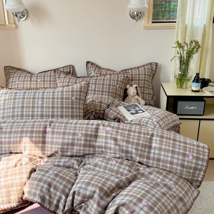 91家纺网 家纺一手货源 找家纺 金丝鸟家纺 2025新款全棉双层纱贝壳边四件套格子系列 复古棕格