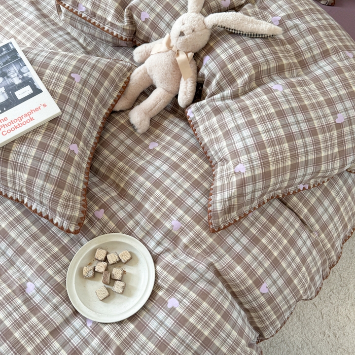 91家纺网 家纺一手货源 找家纺 金丝鸟家纺 2025新款全棉双层纱贝壳边四件套格子系列 复古棕格