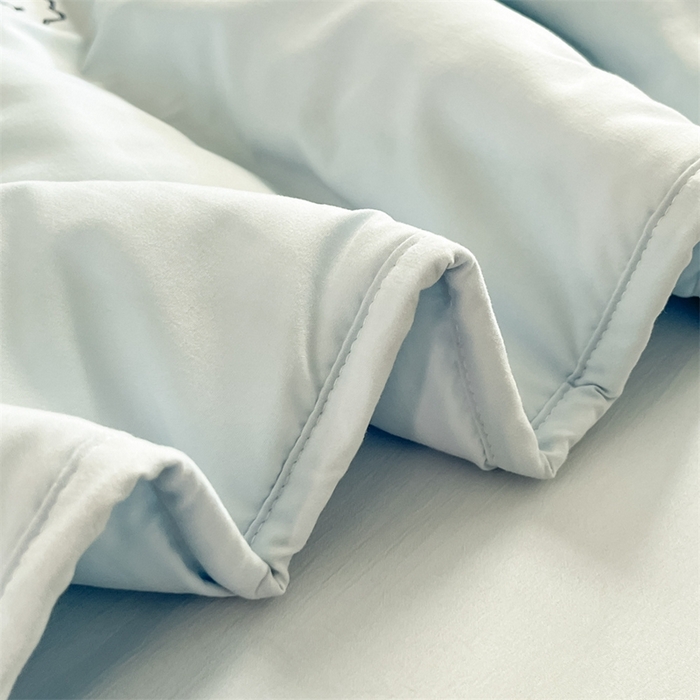 91家纺网 家纺一手货源 找家纺 盛秋家纺 2026新款A类水洗棉刺绣夏被 天空蓝云朵