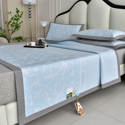 91家纺网 家纺一手货源 找家纺 小牛席业 2025新款半定位小提花凉感冰丝席系列凉席藤席冰藤双面席冰丝席竹席凉席空调席草席三件套 蓝色