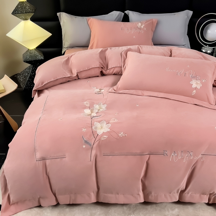 91家纺网 家纺一手货源 找家纺 曲之慕 2025新品四季款高端刺绣四件套简约可水洗轻奢纯色刺绣四件套 流光仙女粉