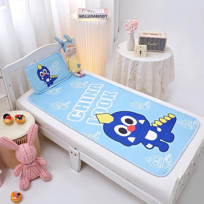 91家纺网 家纺一手货源 找家纺 八零年代 2025新品云柔牛奶丝儿童凉席套件恐龙王子