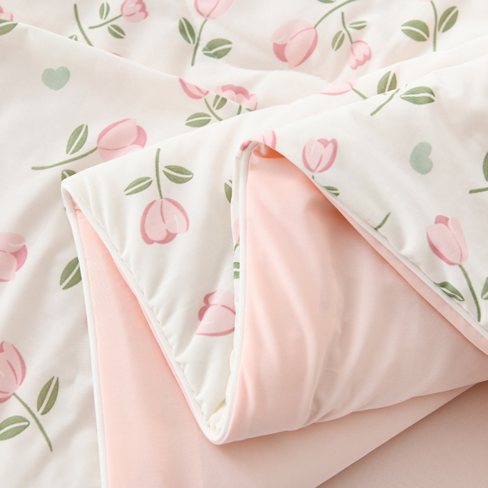 91家纺网 家纺一手货源 找家纺 圣楚 2025新款优雅凉感丝夏被 迷恋