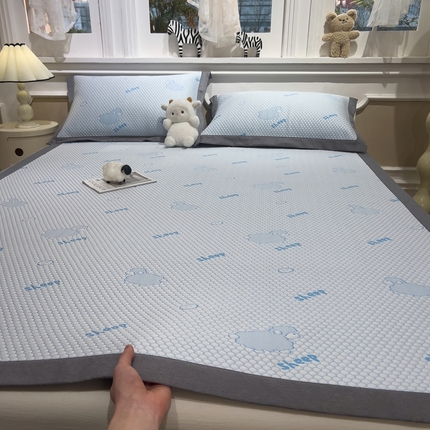 91家纺网 家纺一手货源 找家纺 （总）卡初家居（原微来） 2025新款舒睡冰豆豆抱抱龙系列席子凉席