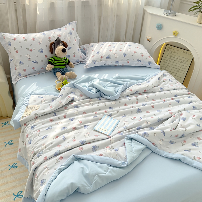 91家纺网 家纺一手货源 找家纺 芯恋家居 2025新款针织棉双层纱夏被夏被四件套 花园小兔