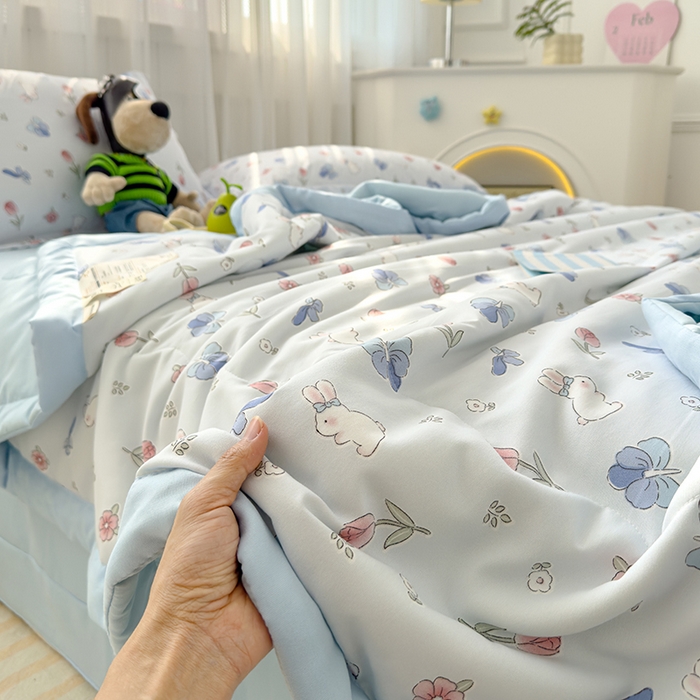 91家纺网 家纺一手货源 找家纺 芯恋家居 2025新款针织棉双层纱夏被夏被四件套 花园小兔