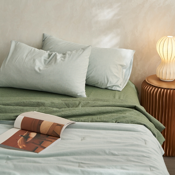 91家纺网 家纺一手货源 找家纺 千朵森 2025新款A类全棉色织水洗棉夏被被子被芯 豆绿细条纹