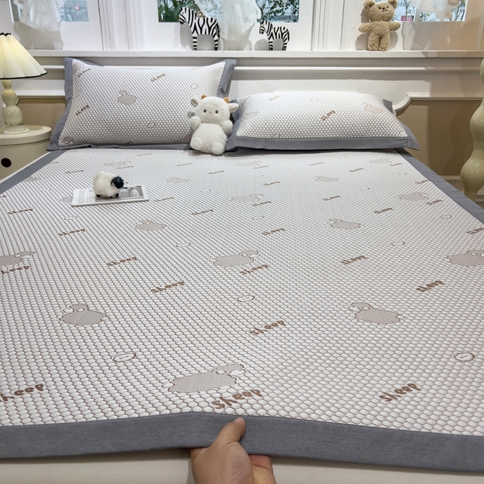 91家纺网 家纺一手货源 找家纺 卡初家居（原微来） 2025新款舒睡冰豆豆抱抱龙系列席子凉席 sheep-sheep-薄荷咖（床席款）