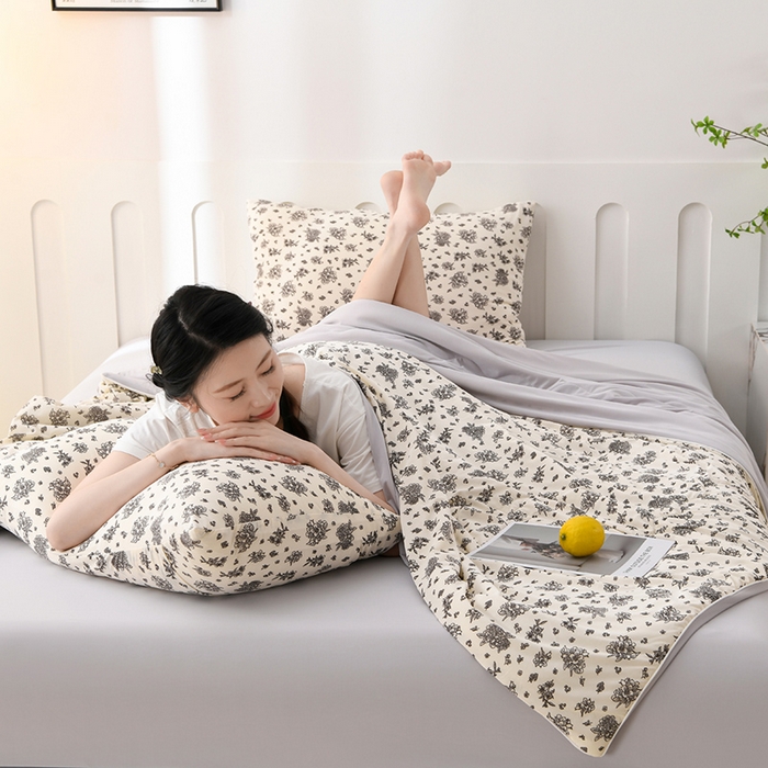 91家纺网 家纺一手货源 找家纺 圣楚 2025新款优雅凉感丝夏被 平凡人生