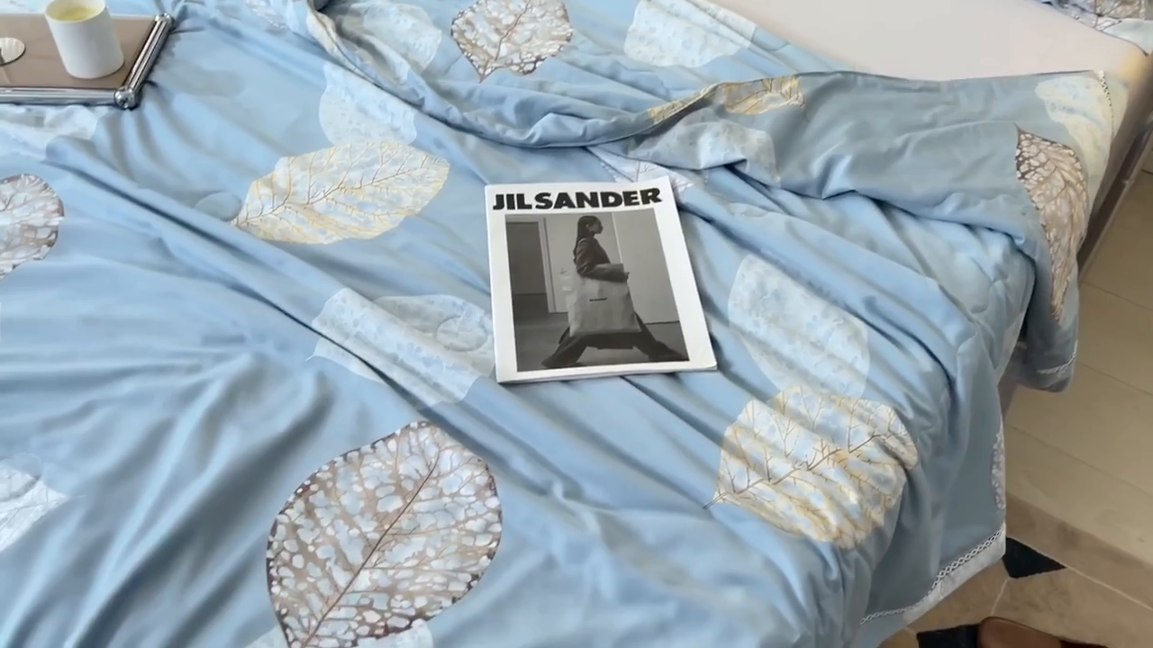 91家纺网 家纺一手货源 找家纺 棉生活家纺 2025新款春夏莫代尔天丝夏被 树影