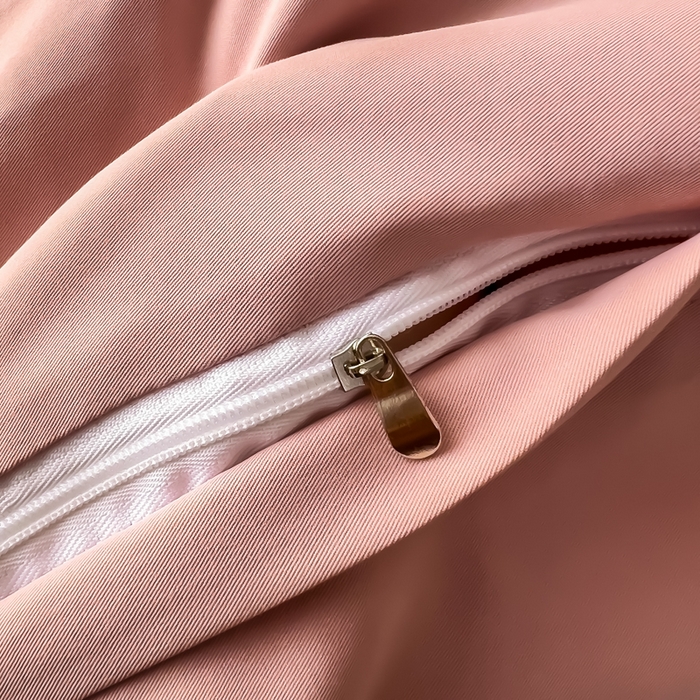 91家纺网 家纺一手货源 找家纺 曲之慕 2025新品四季款高端刺绣四件套简约可水洗轻奢纯色刺绣四件套 梦飞令浪漫粉