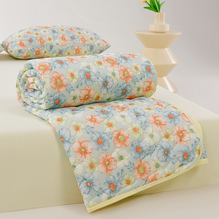 91家纺网 家纺一手货源 找家纺 圣楚 2025新款梦境凉感丝夏凉被 c多彩缤纷