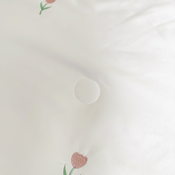 91家纺网 家纺一手货源 找家纺 满羽家纺 2025新款水洗冰丝刺绣夏被四件套 花朵-奶白粉