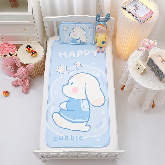 91家纺网 家纺一手货源 找家纺 八零年代 2025新品云柔牛奶丝儿童凉席套件蓝色小狗