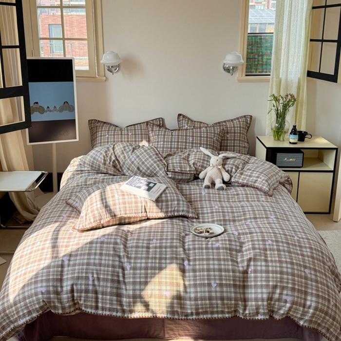 91家纺网 家纺一手货源 找家纺 金丝鸟家纺 2025新款全棉双层纱贝壳边四件套格子系列 复古棕格