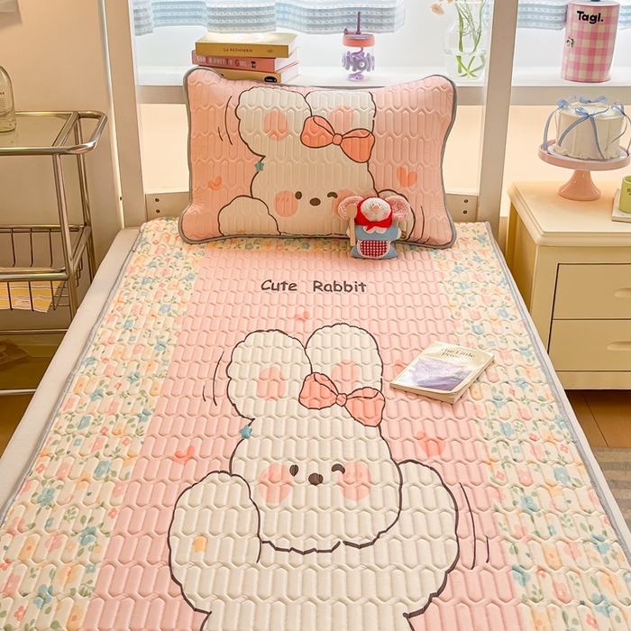 91家纺网 家纺一手货源 找家纺 川悦生活 2025新款大阪凉感丝凉席 花田奶兔