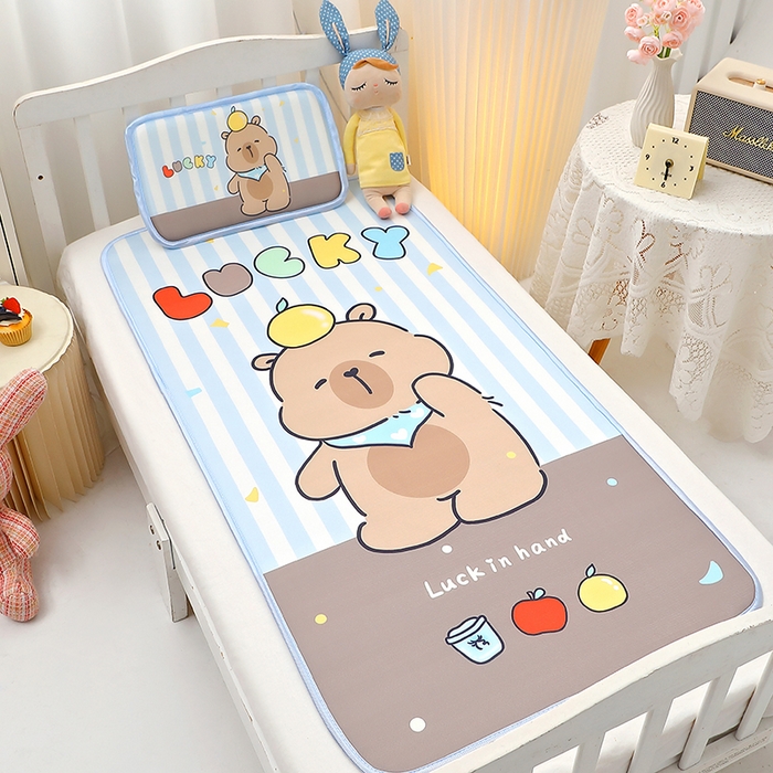 91家纺网 家纺一手货源 找家纺 八零年代 2025新品云柔牛奶丝儿童凉席套件条纹卡皮