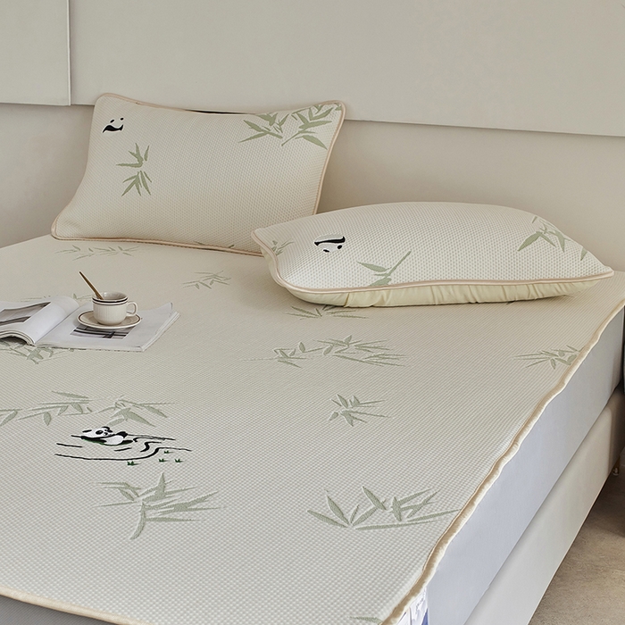 91家纺网 家纺一手货源 找家纺 （总）千朵森 2025新款熊猫冰感丝床笠款凉席三件套