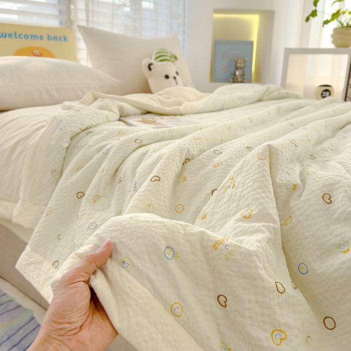 91家纺网 家纺一手货源 找家纺 2025新款A类印花泡泡纱大豆夏凉被被子被芯 爱心
