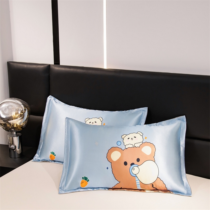 91家纺网 家纺一手货源 找家纺 梦舒羽 2025新款可水洗冰丝卡通枕套宿舍48x74cm单人凉爽枕头套 乖巧熊宝