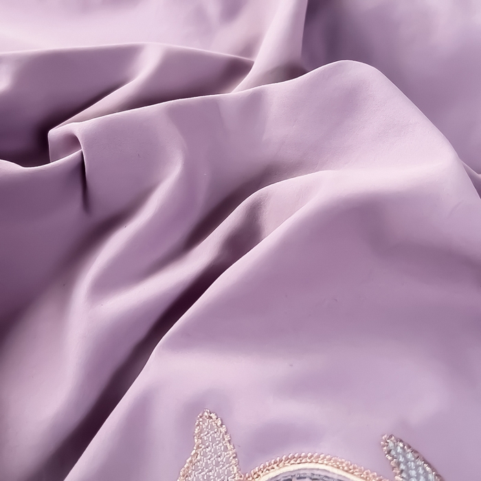 91家纺网 家纺一手货源 找家纺 曲之慕 2025新品四季款高端刺绣四件套简约可水洗轻奢纯色刺绣四件套 梦飞令优雅紫