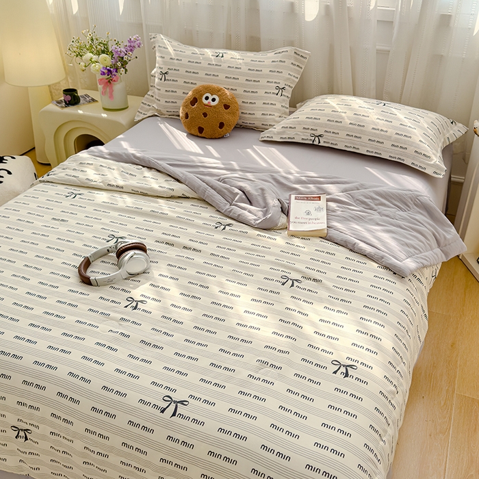 91家纺网 家纺一手货源 找家纺 芯恋家居 2025新款针织棉双层纱夏被夏被四件套 简约蝴蝶结