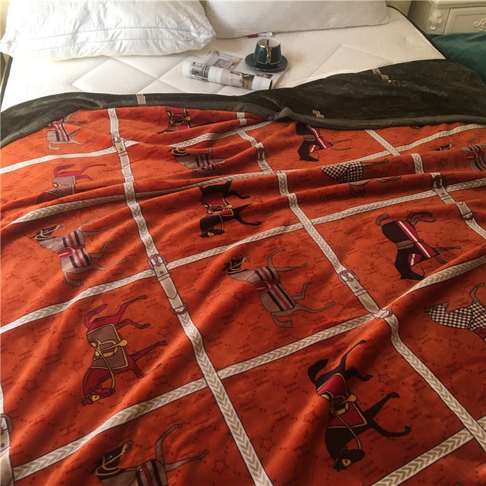 91家纺网 家纺一手货源 找家纺 卡奥2025AB版云貂绒毛毯直播爆款法莱绒休闲盖毯沙发毯午睡毯空调毯子 马车