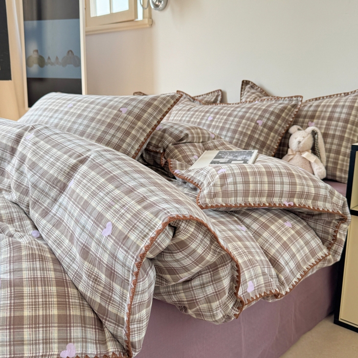 91家纺网 家纺一手货源 找家纺 金丝鸟家纺 2025新款全棉双层纱贝壳边四件套格子系列 复古棕格