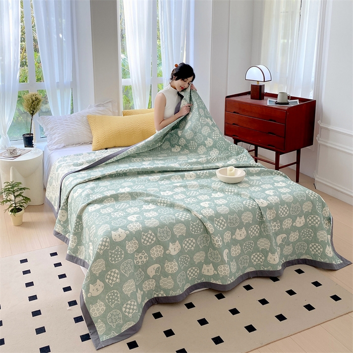 91家纺网 家纺一手货源 找家纺 萌飞 2025新款a类全棉三层纱多功能毛巾被盖毯床单夏被空调被 百变猫咪-绿