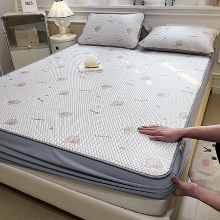 91家纺网 家纺一手货源 找家纺 （总）卡初家居（原微来） 2025新款舒睡冰豆豆抱抱龙系列席子凉席