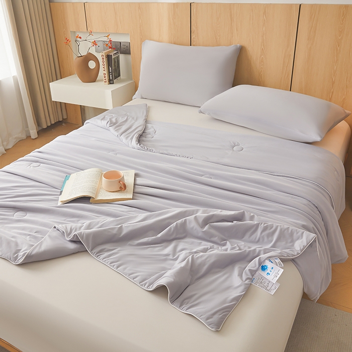 91家纺网 家纺一手货源 找家纺 居易简 2025新款夏被空调被A类云母氨纶凉感丝夏凉被（可供外贸跨境）  山灰