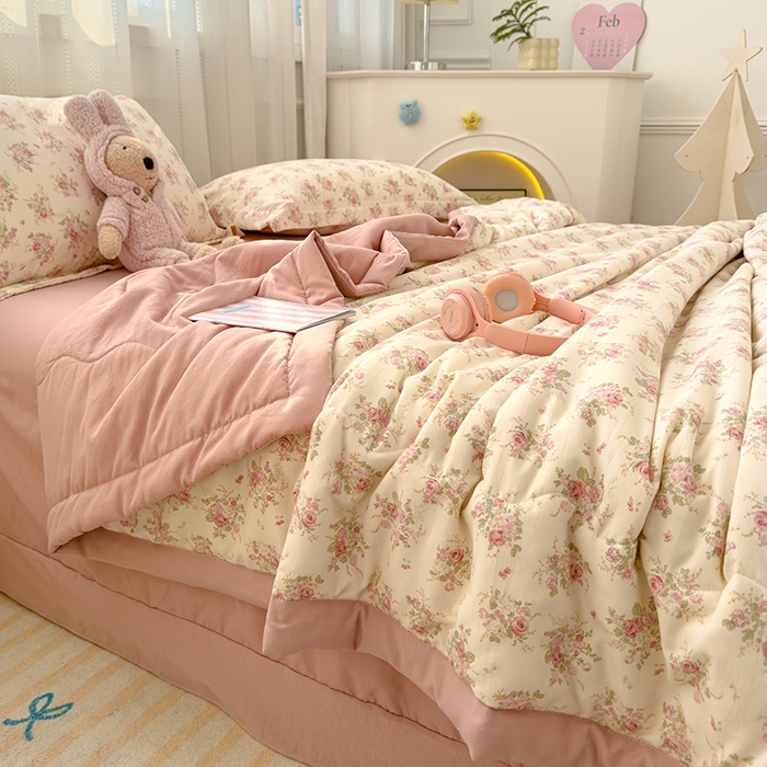 91家纺网 家纺一手货源 找家纺 芯恋家居 2025新款针织棉双层纱夏被夏被四件套 风吟诗