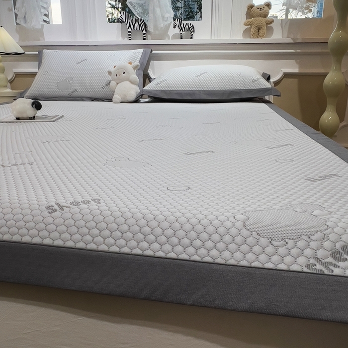 91家纺网 家纺一手货源 找家纺 卡初家居（原微来） 2025新款舒睡冰豆豆抱抱龙系列席子凉席 sheep sheep-灰（床席款）